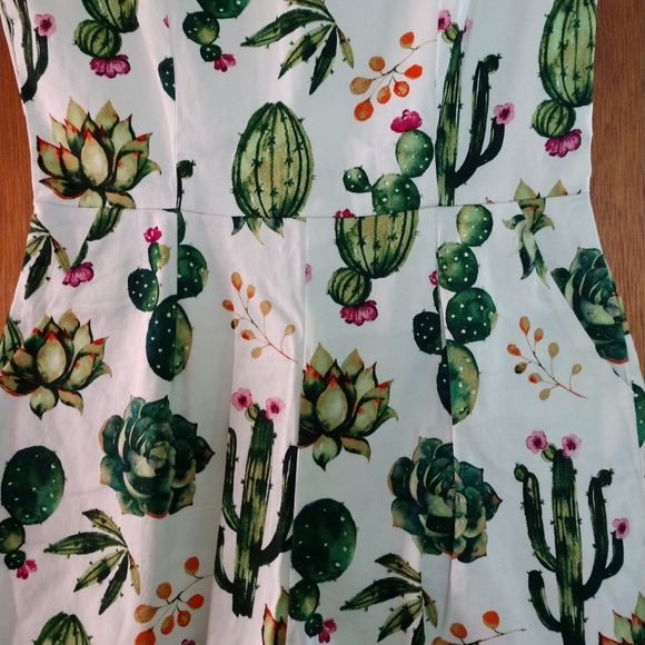 Eva Rose cactus romper size small - Picture 3 of 3